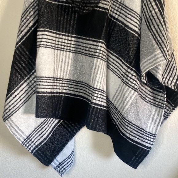 Express plaid striped windowpane one size hooded womens poncho top arm hole - Picture 7 of 11